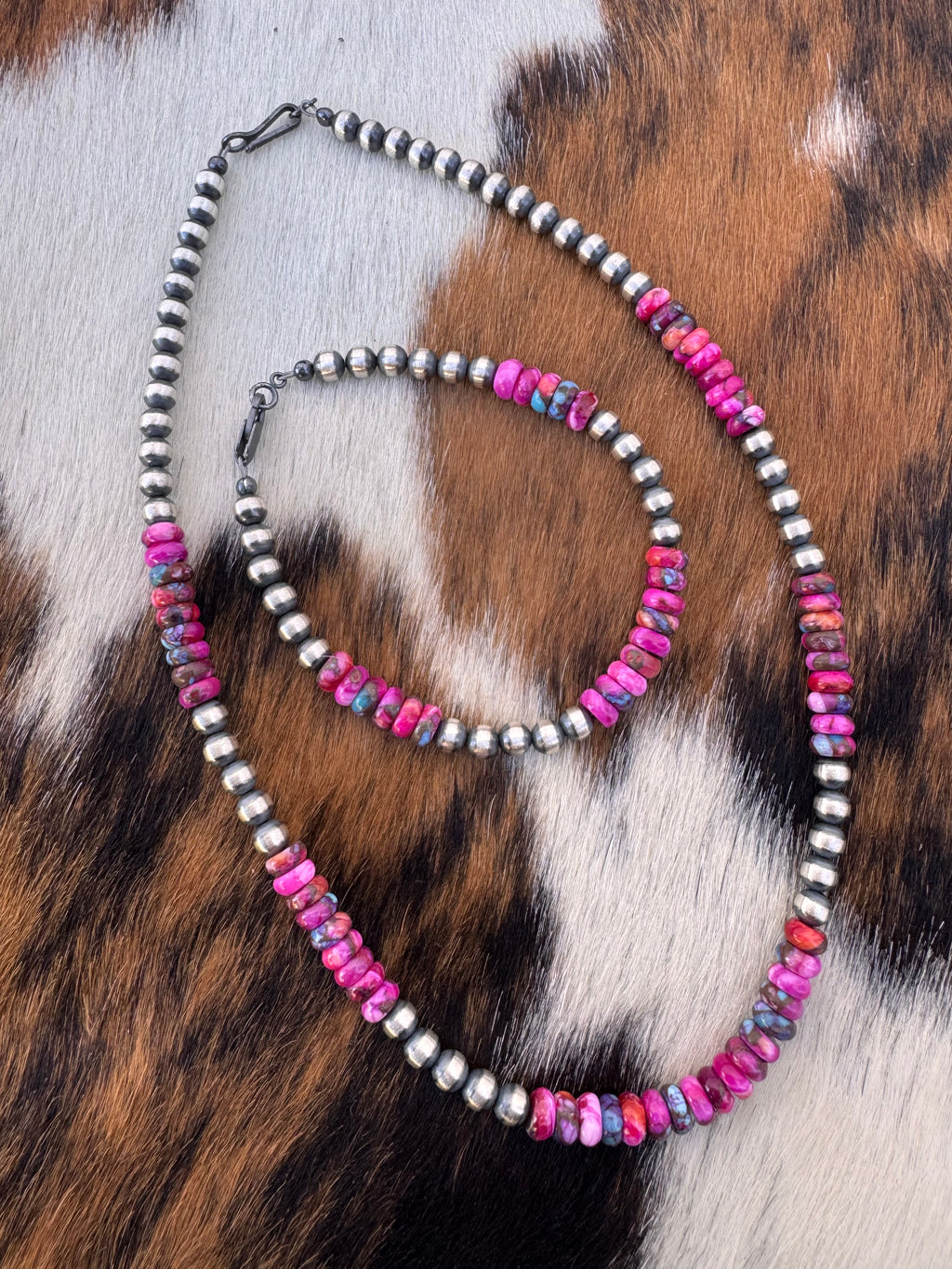 Navajo Pearl Bracelet With Pink Dahlia